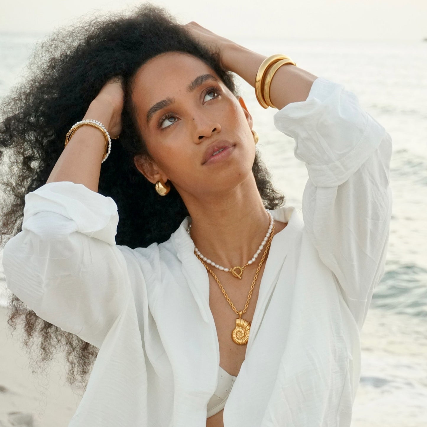 Eliana Oversized Shell Pendant Necklace
